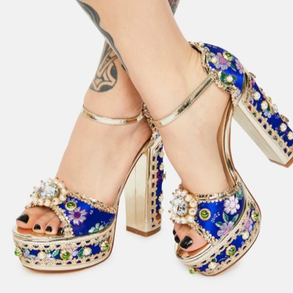 AZLEA WANG SZ 8 JEWLED HEELS